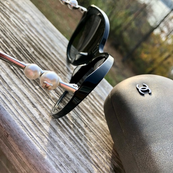 Auth Chanel Black cat eye sunglasses with CC faux pearls/New w.o Tags/Stylish - Picture 4 of 15